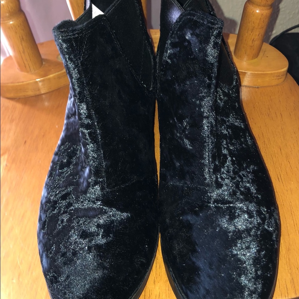 Toms Ella Velvet Ankle Boot Size 7.5